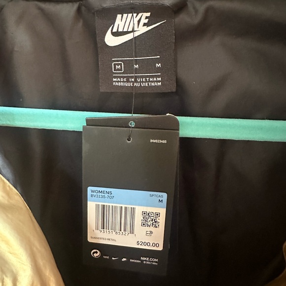 ❤️❤️NWT NIKE METALLIC GOLD PUFFER JACKET - Picture 4 of 9